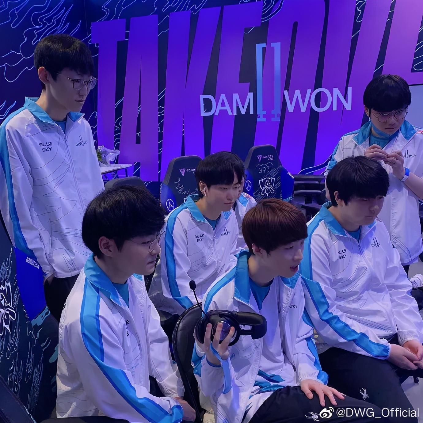 包含TL绝杀CLG，ShowMaker操刀奇招英雄翻盘鏖战多局成都决赛之夜，引爆全场热议的词条