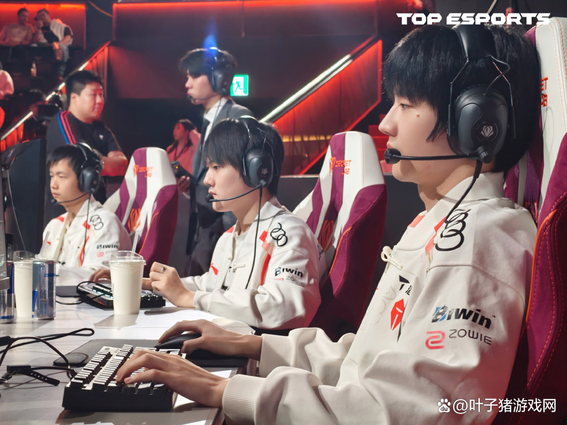 PSG鏖战EG，Viper拿下关键大龙峡谷大战半决赛，让粉丝疯狂欢呼