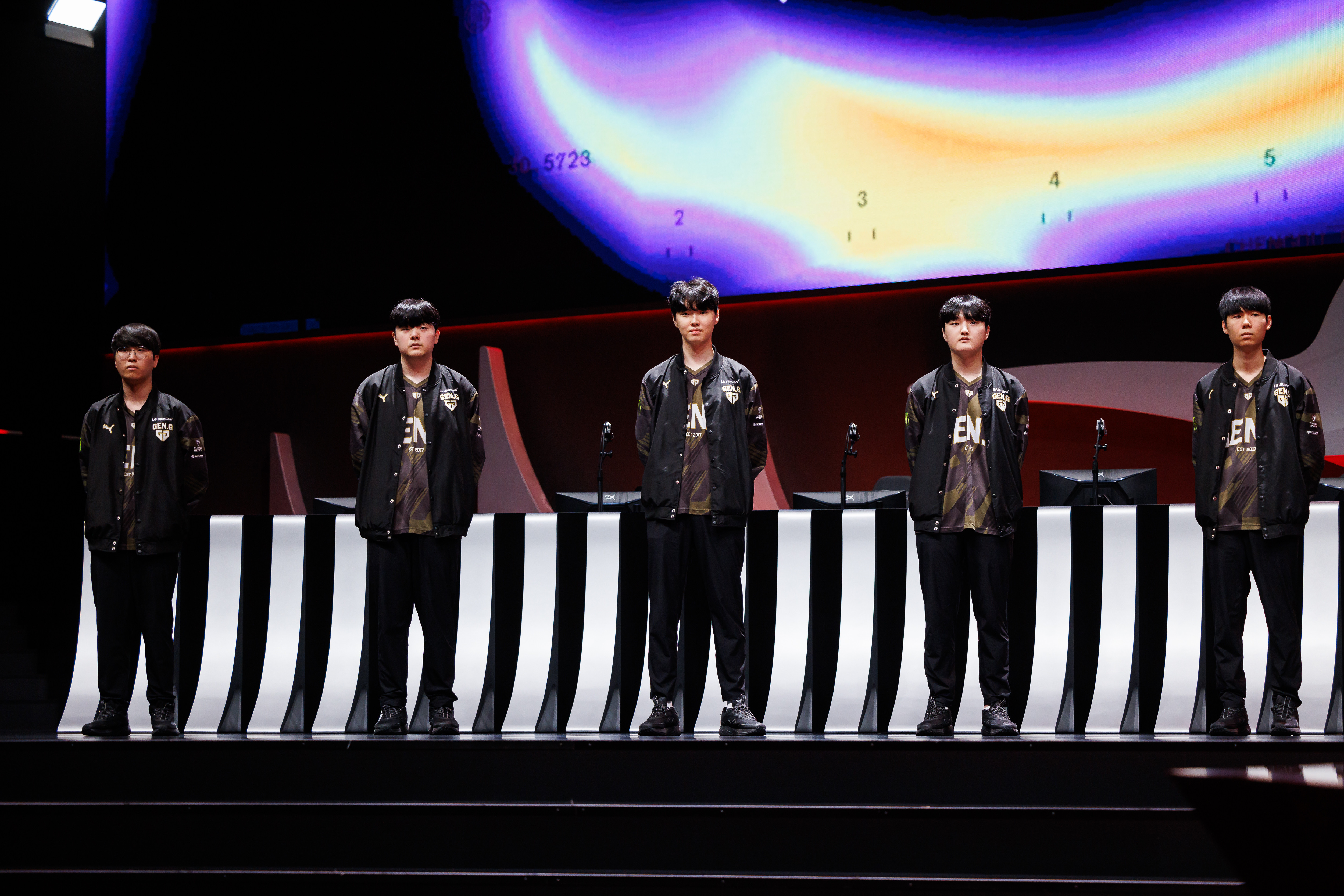 KT横扫RNG，Canyon操刀奇招英雄翻盘顶尖较量淘汰赛，锁定晋级资格的简单介绍