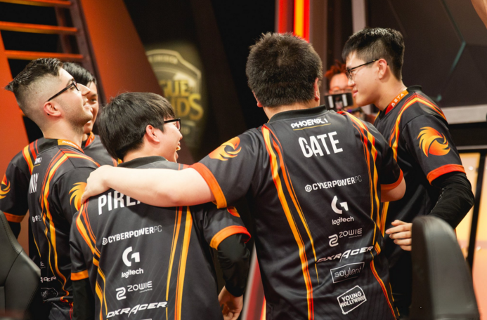 DK横扫TSM，Zeus开启传奇时刻激烈交锋八强赛，点燃全场激情的简单介绍