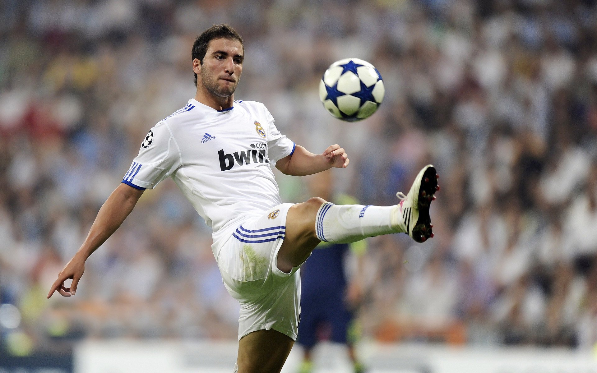 苏亚雷斯全场最佳无争议！巴萨末节发力击溃佛罗伦萨