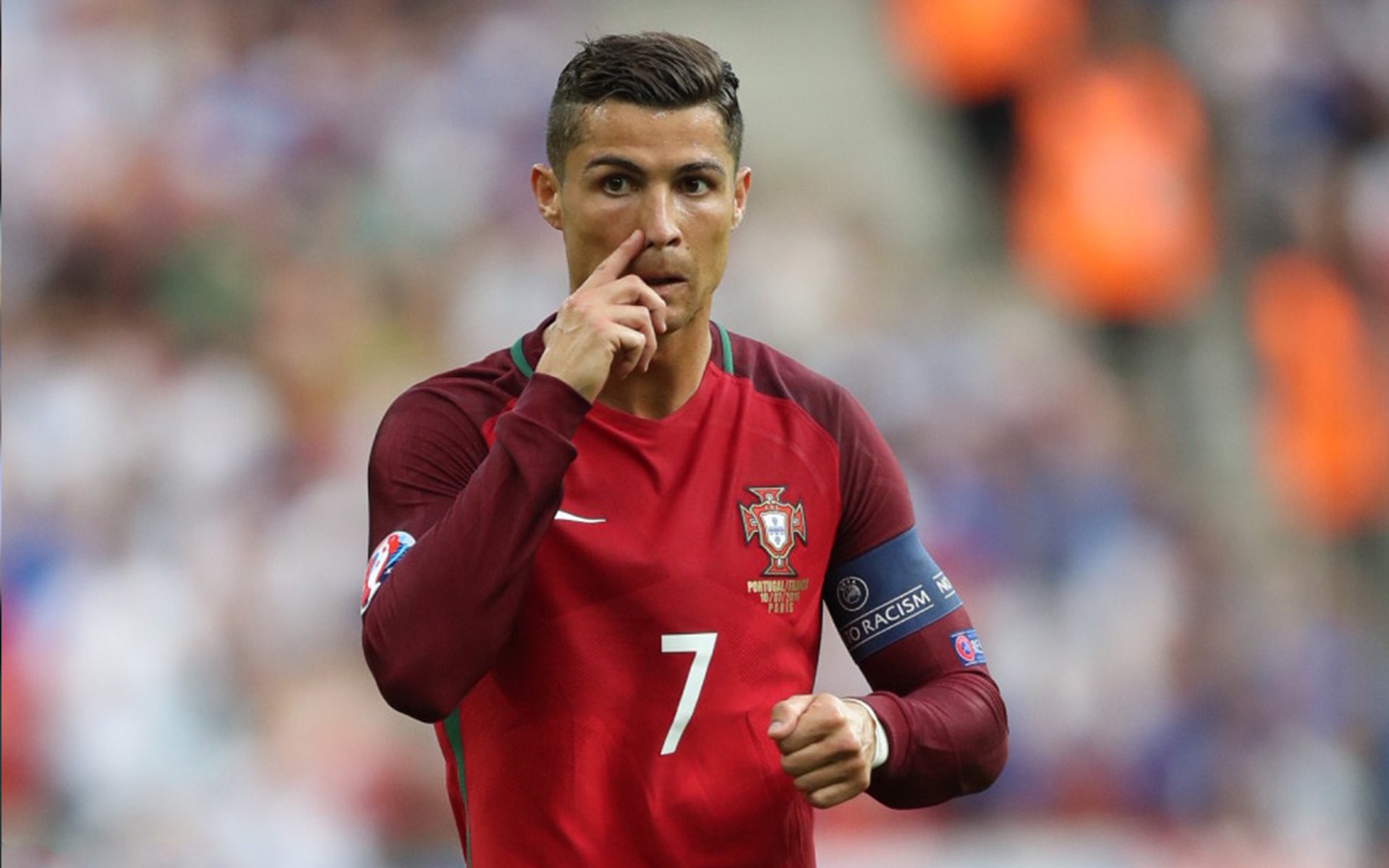 库里在F1赛道接管比赛，而快船在赛场淘汰76人，当体育的剧本走向平行时空